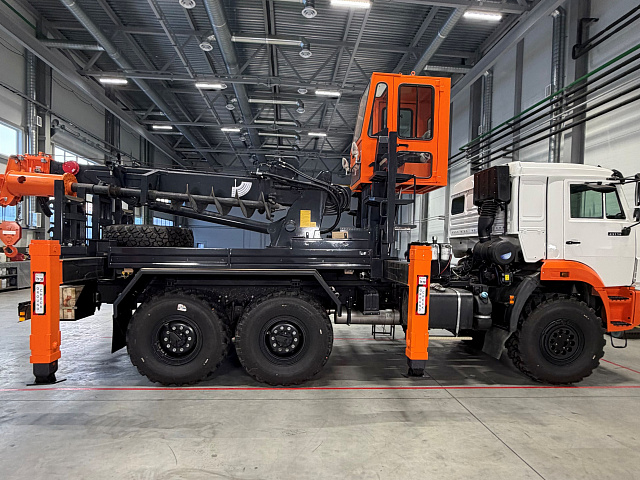 Отгрузка бурильной машины на базе КАМАЗ 43118