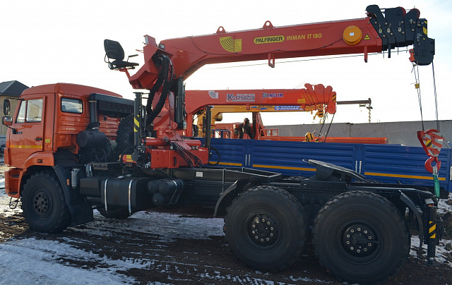 Седельный тягач КАМАЗ 43118 6х6 с КМУ ИНМАН ИТ 180