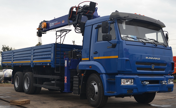 Кран-манипулятор DongYang SS1956 на базе КАМАЗ 65117 6х4