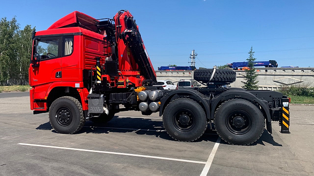 Седельный тягач SHACMAN 6х6 с КМУ SUNHUNK K238