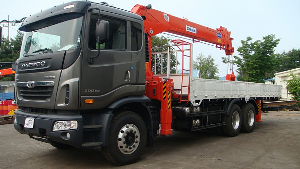 Кран-манипулятор Kanglim KS2056 на базе DAEWOO NOVUS 6х4