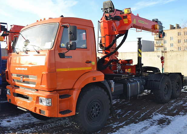 Седельный тягач КАМАЗ 43118 6х6 с КМУ ИНМАН ИТ 180