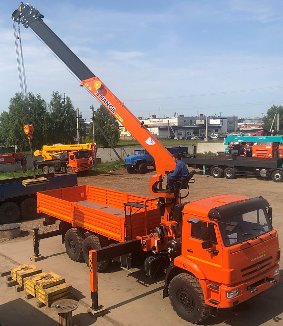 Кран-манипулятор Hangil HGC756 на базе КАМАЗ 43118 6х6