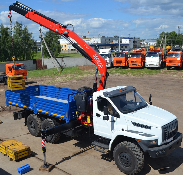 Кран-манипулятор FASSI F215A.0.22 на базе УРАЛ NEXT 6х6