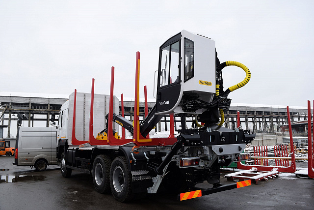 Автомобиль-сортиментовоз КАМАЗ 6520 6х4 с ГМУ VELMASH VM10 на заднем свесе