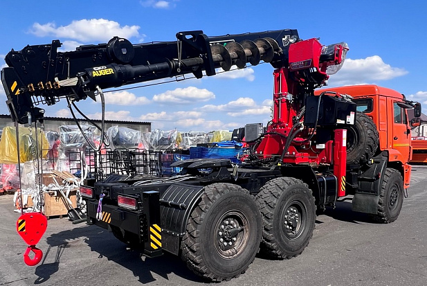 Бурильно-крановая машина HORYONG HRS 216 на базе КАМАЗ 43118 6х6 (седельный тягач)