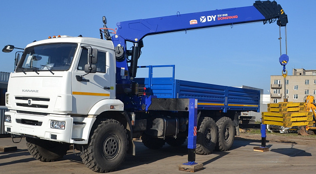 Кран-манипулятор DongYang SS1956 на базе КАМАЗ 43118 6х6