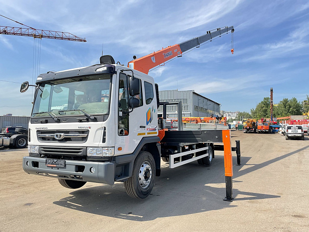 Кран-манипулятор Hangil HGC756 на базе DAEWOO NOVUS 4x2