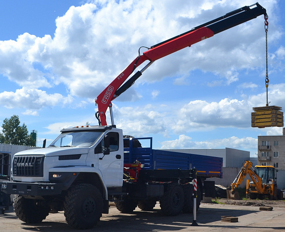Кран-манипулятор FASSI F215A.0.22 на базе УРАЛ NEXT 6х6