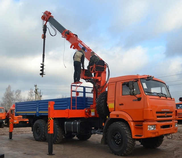 Бурильно-крановая машина KANGLIM KS2056H на базе КАМАЗ 43118 6х6