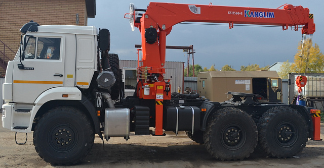 Седельный тягач КАМАЗ 43118 6х6 с КМУ KANGLIM KS1256